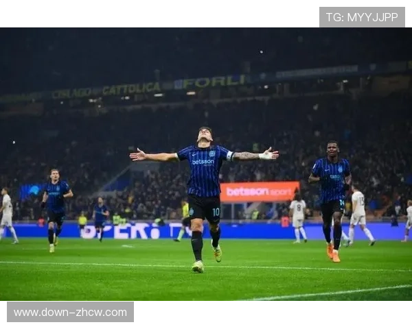 国米客场球迷看台致敬劳塔罗，高唱队长之歌